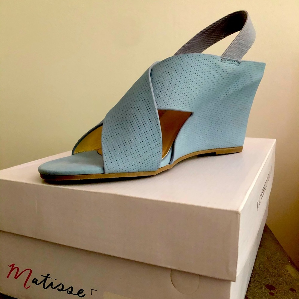 Women’s Matisse wedge shoe. Light blue size 8.5